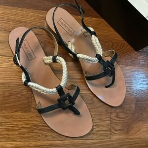 Hunter brand women’s leather sandals size 9. In good used condition.